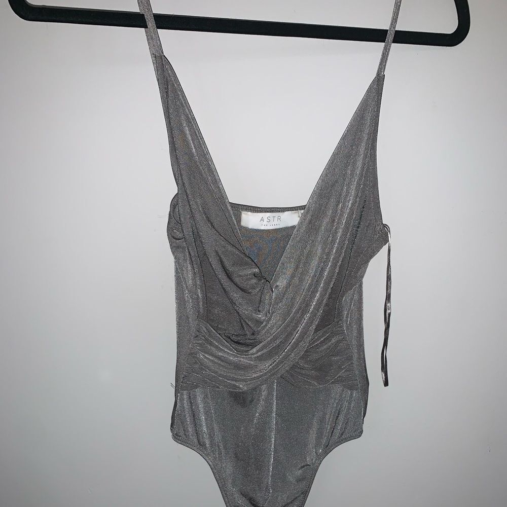 SILVER SPARKLY BODYSUIT